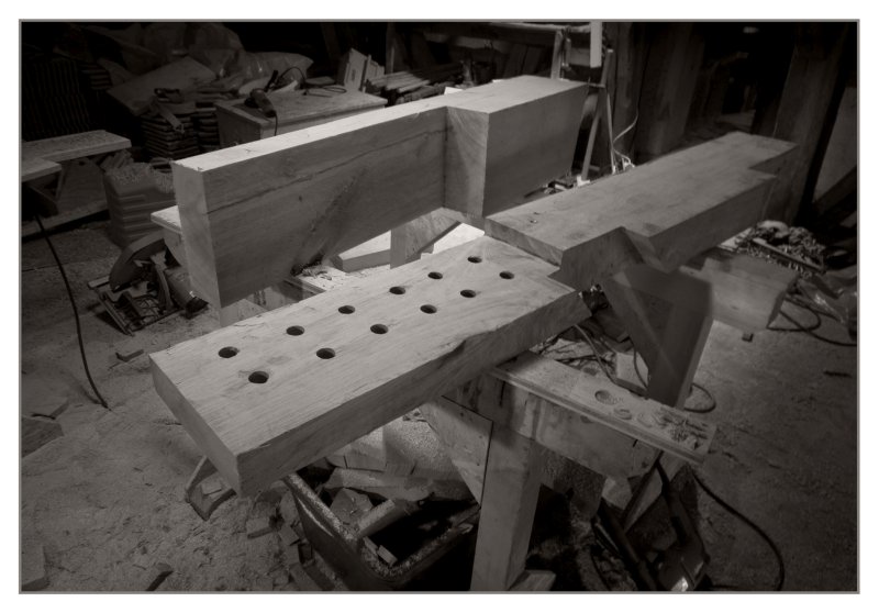Ein Unikat von Lauffer Holzbau-Zimmerei in Renningen: Restaurierung der Chorbühne der Johannes-Täufer-Kirche in Magstadt. Hier: Verblattung, Holzinstandsetzung und Balkensanierung.