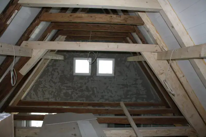 Ein klassisches Bauprojekt von Lauffer Holzbau-Zimmerei in Renningen: Sanierung eines denkmalgeschützten Fachwerkhauses inklusive Dachstuhlsanierung mit liegendem Dachstuhl.