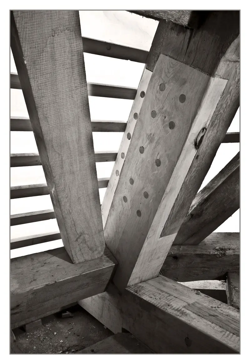 Ein Unikat von Lauffer Holzbau-Zimmerei in Renningen: Restaurierung der Chorbühne der Johannes-Täufer-Kirche in Magstadt. Hier: Verblattung, Holzinstandsetzung und Balkensanierung.